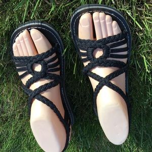 NWOT Handwoven Women’s Summer Sandals Size 5